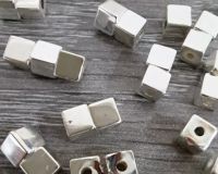 Бусины ГЕМАТИТ цвет серебро (кубик) 6 мм, 22 шт